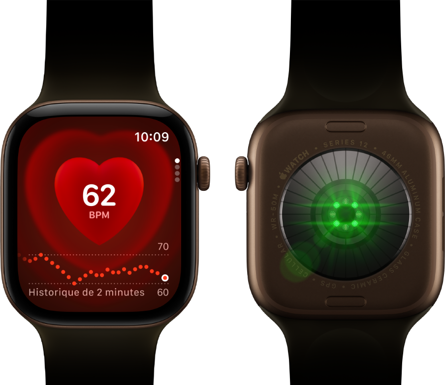 Deux Apple Watch Series 12, boîtier en aluminium, bronze sombre avec Bracelet Sport olive, l'une affichant l'app Fréquence cardiaque, l'autre montrant le Système de suivi de santé à l'arrière de la montre, avec des LED vertes lumineuses