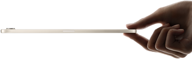 iPad mini, tenu en main, vue latérale, design fin et léger