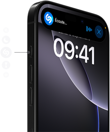 Logos de différentes possibilités de configuration du bouton Action affichés à côté d'un iPhone 16 Pro en titane noir, sur l'écran Shazam recherche un morceau