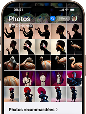 L'app Photos affiche des photos artistiques sur un iPhone 16 Pro en titane sable