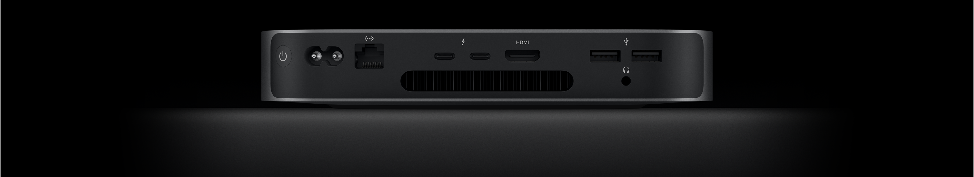 Vue arrière d'un Mac mini montrant les deux ports Thunderbolt 4, le port HDMI, les deux ports USB-A, la prise casque, le port Gigabit Ethernet, le port d'alimentation et le bouton de mise sous tension.