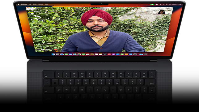Image d'un appel vidéo FaceTime sur le MacBook Pro.