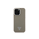 Guess Coque pour iPhone 16 Pro Texture Grainé avec Logo Triangulaire Marron