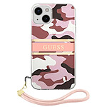 Guess Coque pour Apple iPhone 13 Camo avec lanière nylon Rose