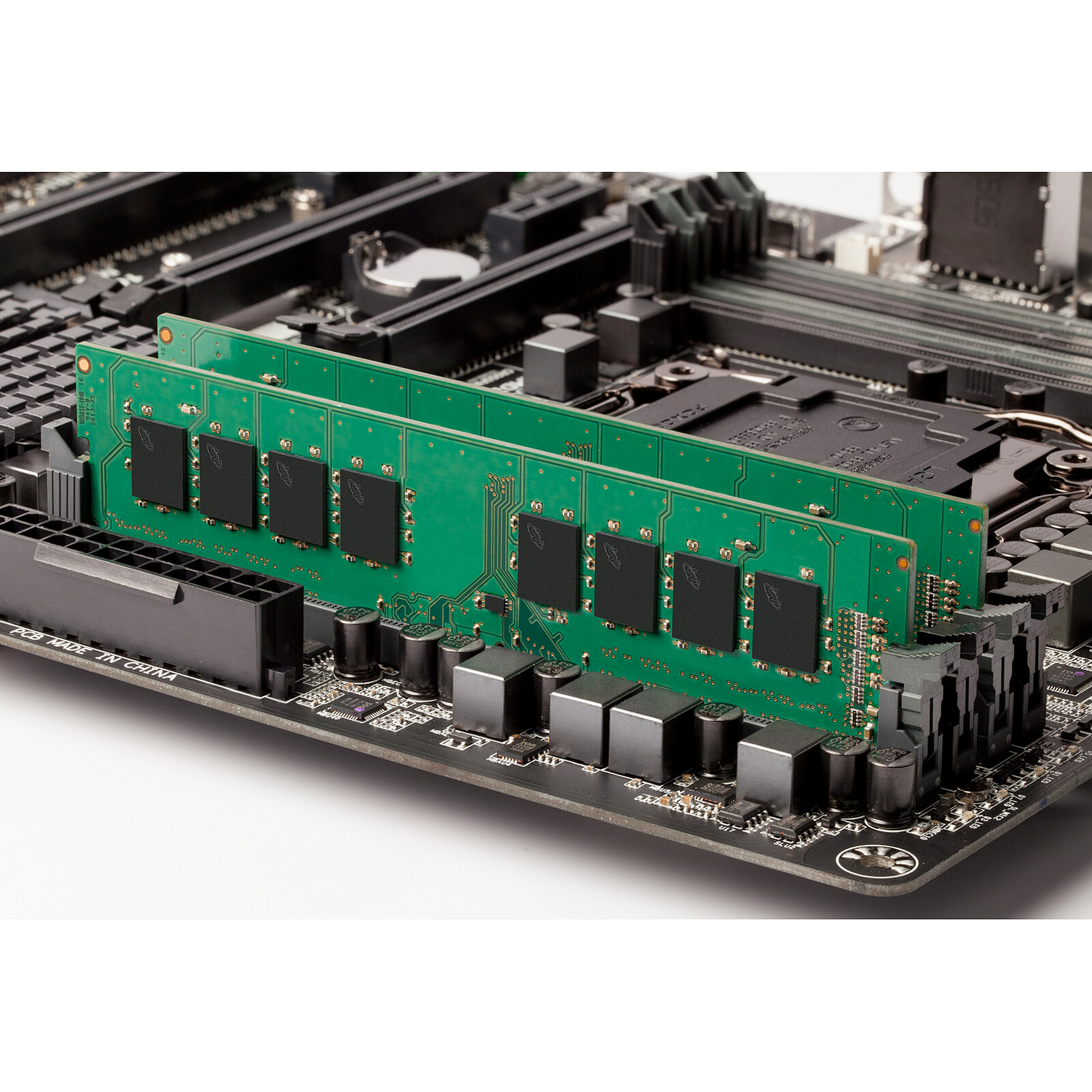 Ram 8Go DDR4 2400 Speed - Marque Crucial Barrettte de Mémoire Vive Pour  Ordinateur de Bureau MM00137 - Sodishop