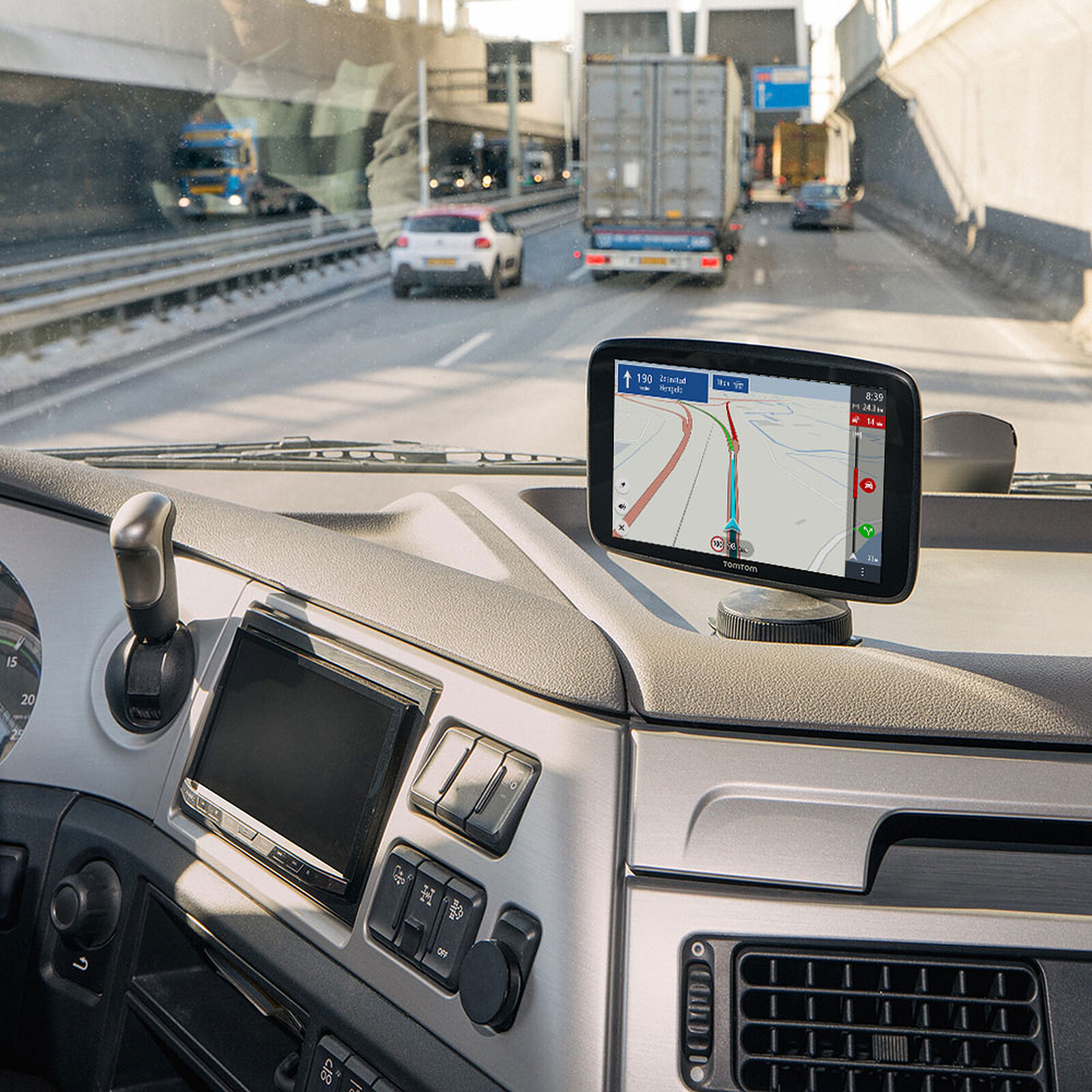 GPS poids lourd - TOM TOM - GO Expert Plus - Ecran HD 7 - Cartes mond