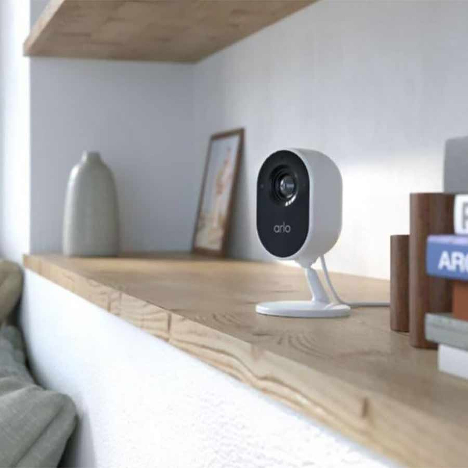 Cámara de vigilancia Wifi negra para interiores - Essential Indoor