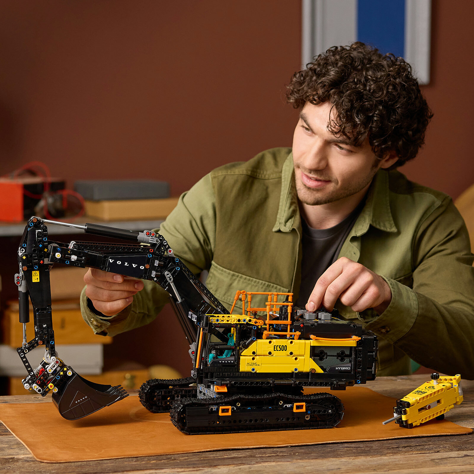 LEGO Technic 42215 Volvo EC500 Hybrid Excavator - LEGO - LDLC