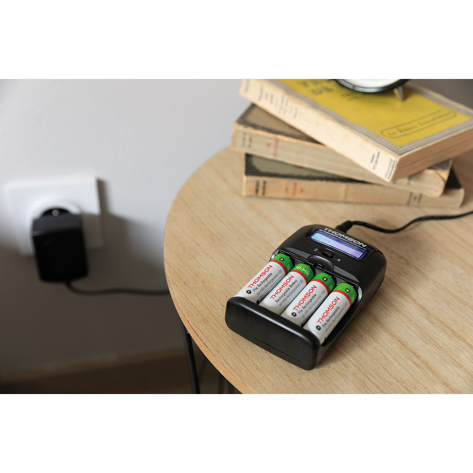 Chargeur à rechargement rapide pour piles AA et AAA (fournies) - Thomson -  Pile & chargeur - LDLC