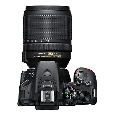 Acheter Nikon D5600 + AF-S DX NIKKOR 18-140 mm VR + Fourre-tout + Carte SDHC 16 Go