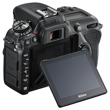 Avis Nikon D7500 + AF-S DX NIKKOR 18-300mm f/3.5-6.3G ED VR