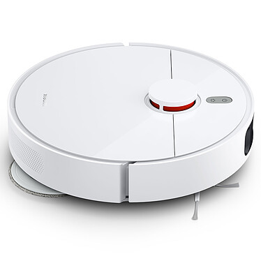Robot and vacuum cleaner