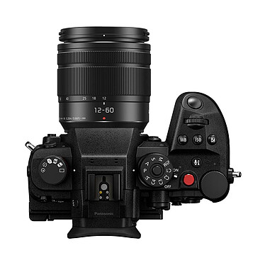 Panasonic Lumix DC-GH7 + Lumix G Vario 12-60 mm f/3.5-5.6. economico