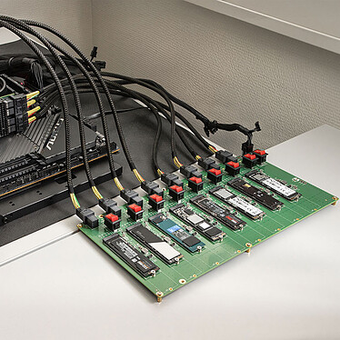 DeLock Carte de test M.2 pour 8 SSD M.2 NVMe pas cher