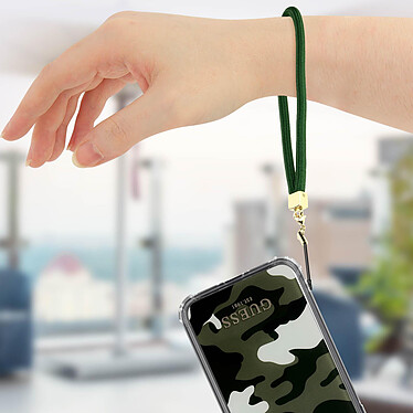 Guess Coque pour iPhone 11 avec Dragonne Motif Camouflage  Vert pas cher