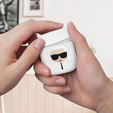 Coque Airpods Silicone Gel Mousqueton Design Karl 3D Karl Lagerfeld Blanc pas cher