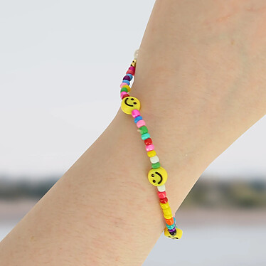 Avis Avizar Bijou de Téléphone Bracelet Smiley et perles multicolores Collection Smile