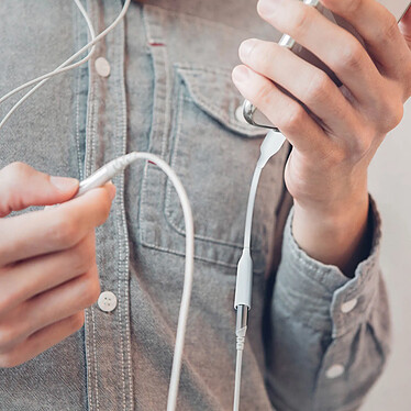 Avis Samsung Adaptateur Audio USB-C vers Jack 3.5mm Son de Qualité Compact  Blanc