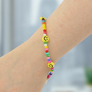 Avizar Bijou de Téléphone Bracelet Smiley et perles multicolores Collection Smile pas cher