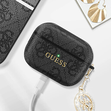 Avis Guess Coque pour AirPods Pro avec Charm Design Élégant Noir