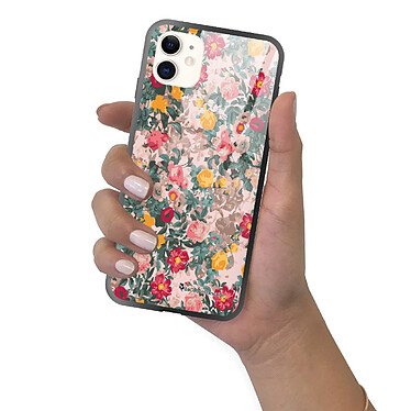 LaCoqueFrançaise Coque iPhone 11 Coque Soft Touch Glossy Fleurs Beige et Rose Design pas cher