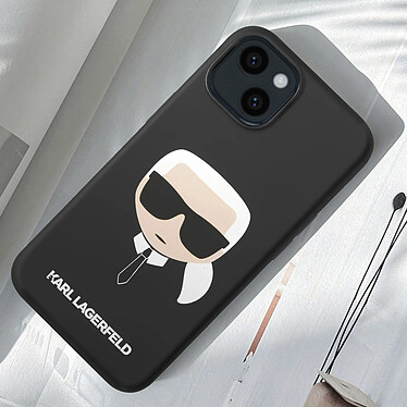 Avis Karl Lagerfeld Coque pour iPhone 14 Plus Silicone Gel Bords Rehaussés Noir