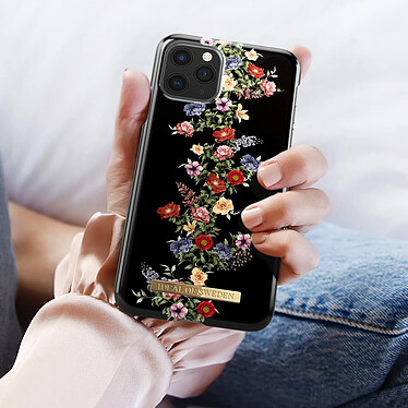 Avis iDeal of Sweden Coque pour iPhone 11 Pro Max Résistante Design Épuré Floral Dark