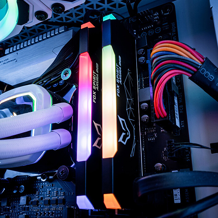 Avis Fox Spirit Akura RGB 16 Go (2x 8 Go) DDR4 3600 MHz CL18