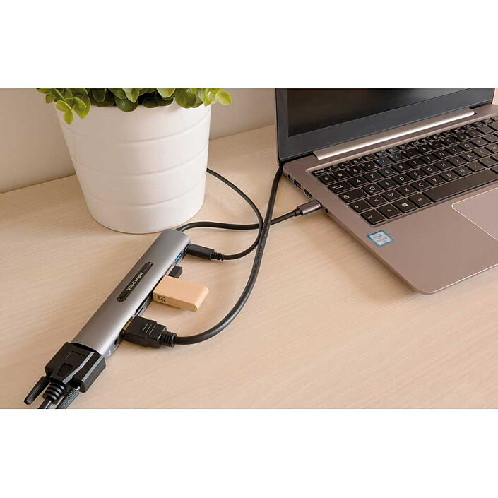 Nota Docking Station MCL USB-C 1x HDMI + 1x VGA + 3x USB-A + 1x USB-C PD 60W e lettore di schede