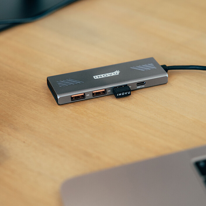 Nota Hub USB-C INOVU per 3x USB-A e 1x USB-C