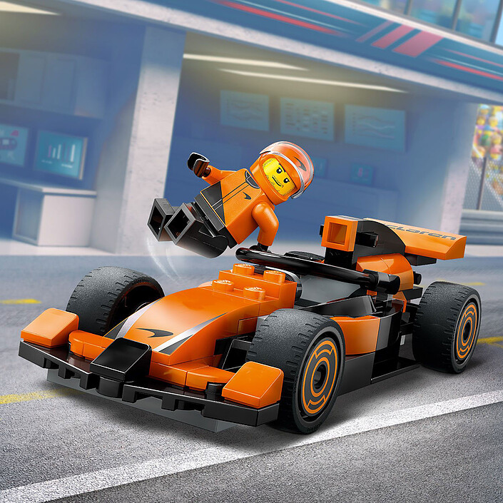 Acquista LEGO City 60442 Auto da corsa McLaren con pilota F1