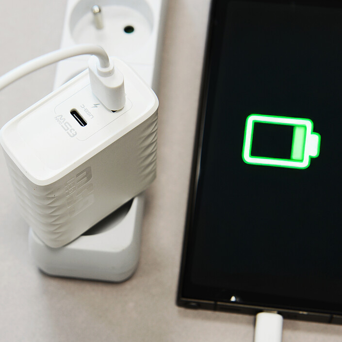 Nota Caricatore di rete Akashi Pack GaN 83W USB-C + USB-A