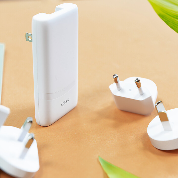 Comprar Akashi Cargador de Pared GaN 65W Universal Doble USB-C + 3 enchufes 150 países