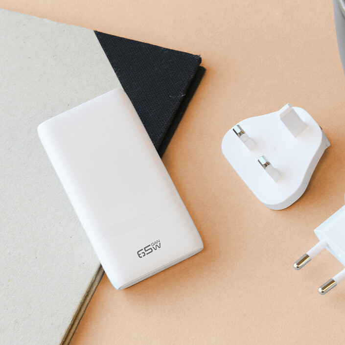 Akashi Cargador de Pared GaN 65W Universal Doble USB-C + 3 enchufes 150 países a bajo precio