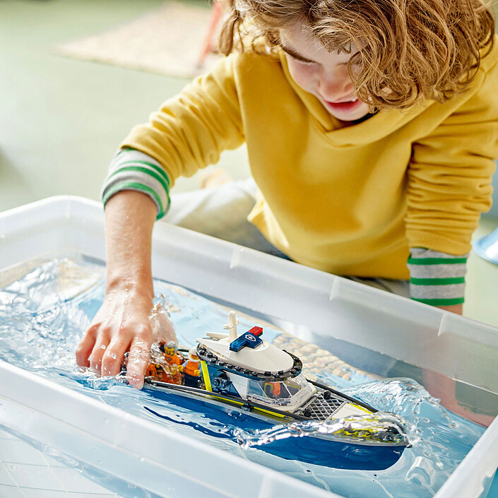 Acquista LEGO City 60456 Inseguimento della barca della polizia