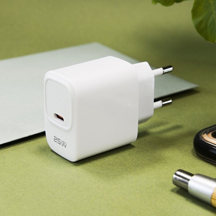 Review Akashi USB-C Mains Charger 25W (White)
