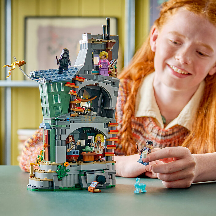 Buy LEGO Harry Potter 76467 Luna Lovegood's House