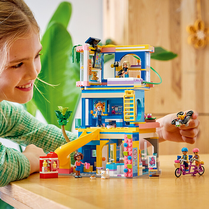 Acheter LEGO Friends 42689 Le Club-House de Heartlake City