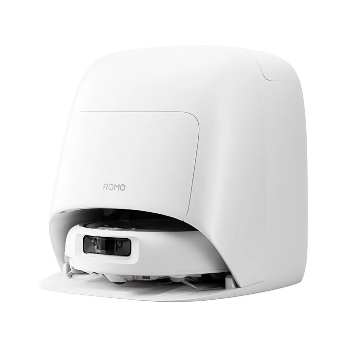 Robot and vacuum cleaner