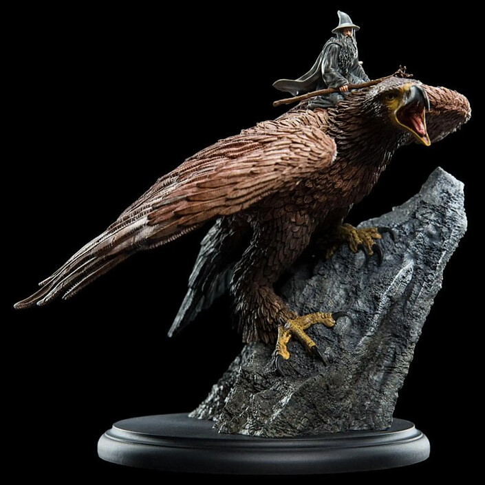Le Seigneur des Anneaux - Statuette Gandalf on Gwaihir 15 cm pas cher