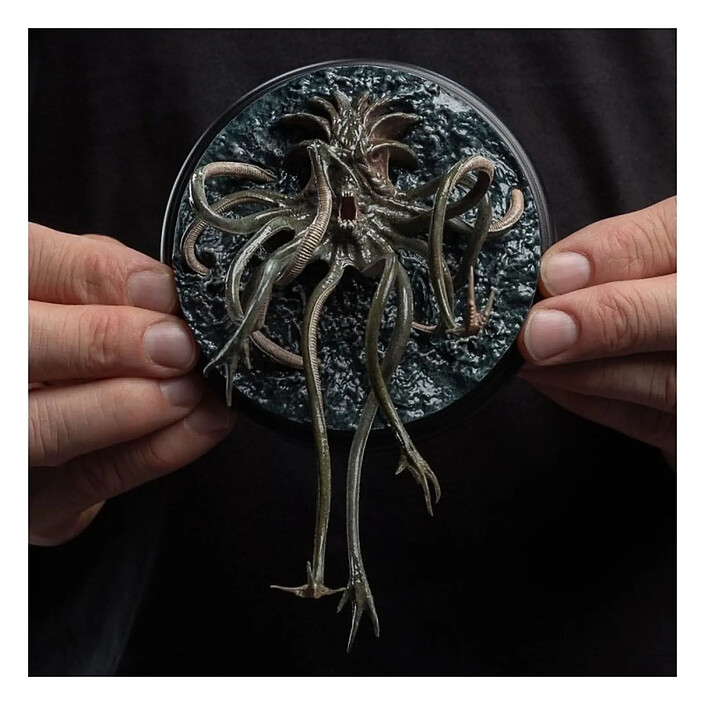 Le Seigneur des Anneaux - Statuette Watcher in the Water 9 cm pas cher