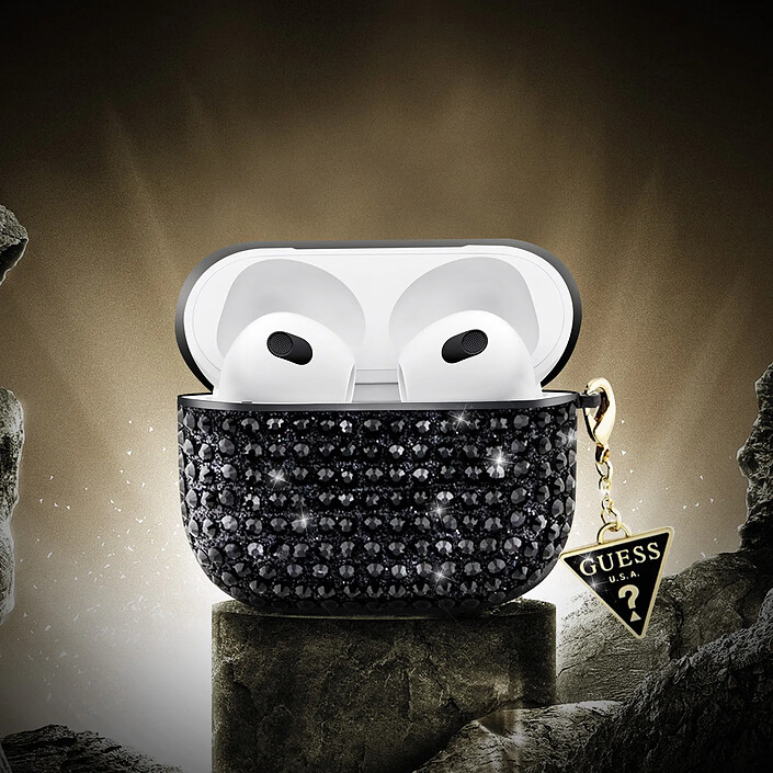 Avis Guess Coque pour Airpods 3 4G Diamond avec Charm Triangle Scintillant Ornée de Strass Noir