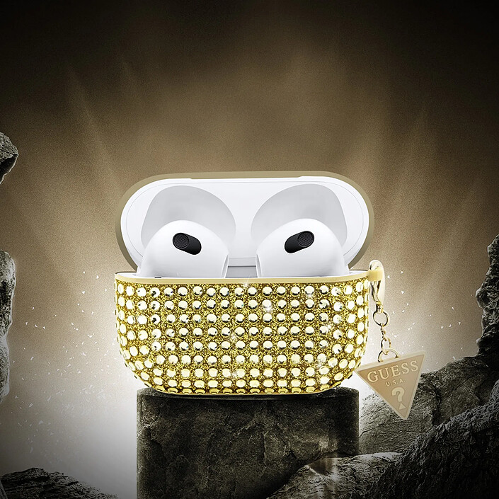 Avis Guess Coque pour Airpods 3 4G Diamond avec Charm Triangle Scintillant Ornée de Strass Dorée