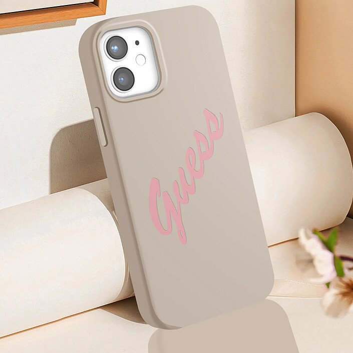 Acheter Guess Coque pour Apple iPhone 12 / 12 Pro Collection Silicone Vintage en TPU Gris