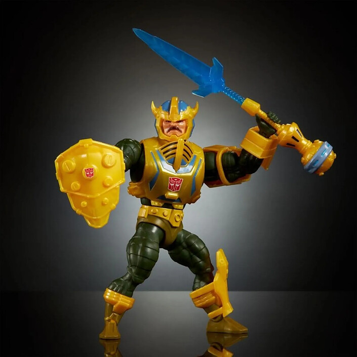 Les Maîtres de l´Univers x Transformers - Figurine Bumblebee Armor Man-At-Arms heo European Exclusive 14 pas cher