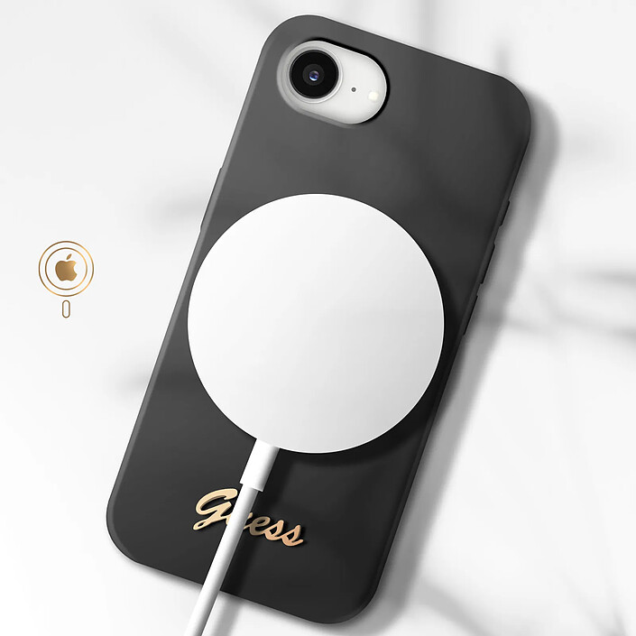 Avis Guess Coque MagSafe pour iPhone 17e en Silicone Soft Touch avec Logo Métal Élégant Noir