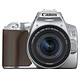 Canon EOS 250D Plata + 18-55 IS STM Plata Réflex digital 24.1 MP - Pantalla táctil giratoria de 3" - Visor óptico - Vídeo en alta definición - Wi-Fi - Bluetooth + Objectivo EF-S 18-55 mm f/4-5.6 IS STM