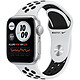 Apple Watch Nike SE GPS Silver Aluminium Bracelet Sport Pure Platinum Black 40 mm Montre connectée - Aluminium - Étanche - GPS - Cardiofréquencemètre - Écran Retina  - Wi-Fi 2,4 GHz / Bluetooth - watchOS 7 - Bracelet Sport 40 mm