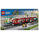 LEGO City 60423 El tranvía y la estación del centro de la ciudad Vehículos para Niños y Niñas a partir de 7 Años, Idea de Regalo de Cumpleaños para los Fans del Transporte - 6 Minifiguras y un Perro guía
