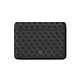 Guess Housse Magnétique pour Ordinateur 13 / 14 pouces Modèle 4G Triangle Noir - Cette housse noire signée Guess modèle 4G Triangle vous permettra de transporter votre ordinateur portable 13 ou 14 pouces en toute commodité